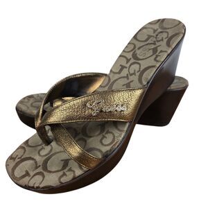 Guess Gold Rhinestone Logo Wedge Sandals Sz 8 M GWROOLIE Mcbling Bimbocore Glam